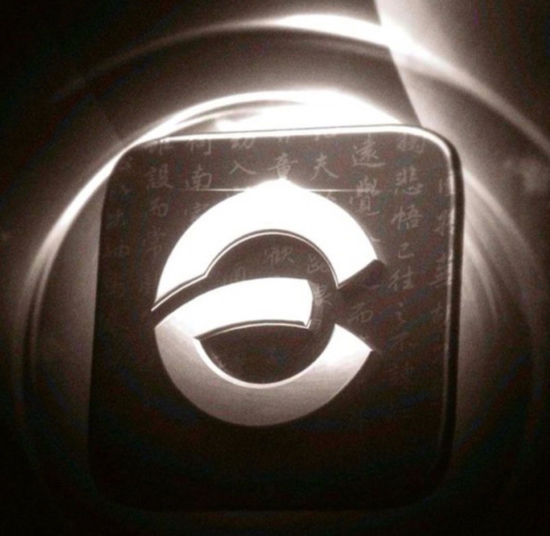 商品五 logo